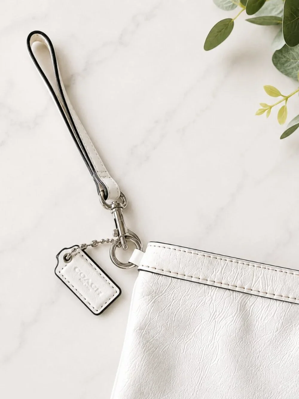 Coach White Leather Wristlet Clutch Purse Silver Hardware